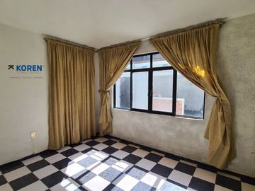 CASA EN VENTA, COLONIA GAMEZ, IRAPUATO, EN ZONA DE HOSPITALES Y ZONA COMERCIAL