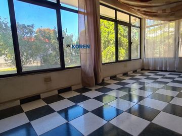 CASA EN VENTA, COLONIA GAMEZ, IRAPUATO, EN ZONA DE HOSPITALES Y ZONA COMERCIAL