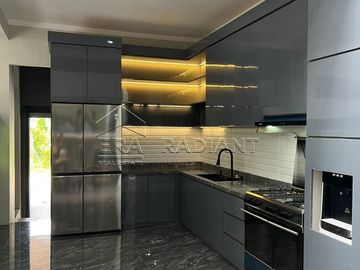 Rumah lantai 2,5 di Bintaro Sektor 7, Cluster Kebayoran Village