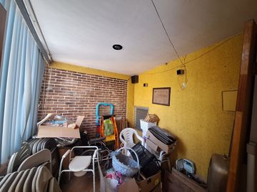Casa en venta en calle principal Santa María, con vocación comercial.