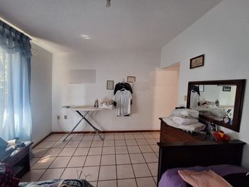 Casa en venta en calle principal Santa María, con vocación comercial.