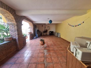 Casa en venta en calle principal Santa María, con vocación comercial.