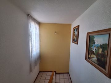 Casa en venta en calle principal Santa María, con vocación comercial.