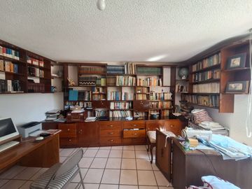 Casa en venta en calle principal Santa María, con vocación comercial.