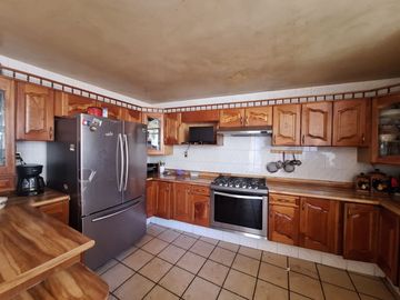 Casa en venta en calle principal Santa María, con vocación comercial.