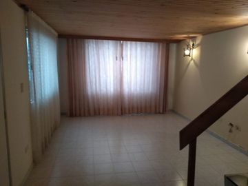 SE VENDE CASA EN EL BARRIO LA VIRGEN CENTRO MADRID