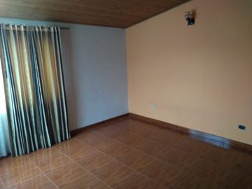 SE VENDE CASA EN EL BARRIO LA VIRGEN CENTRO MADRID