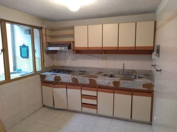 SE VENDE CASA EN EL BARRIO LA VIRGEN CENTRO MADRID