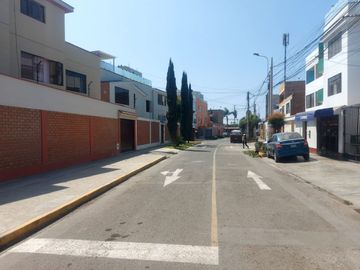 Se Vende Casa Como Terreno Urbanizacion Los  Cedros De Villa Chorrillos