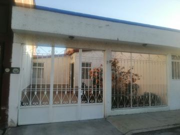 Se Vende Casa en Arcos del Valle, Calle Licenciado Agustín Aurelio Tena, Arcos del Valle, Morelia, Michoacán, México
