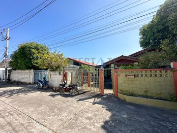 3 Bedroom House in the City for Sale near Wua Lai Walking Street