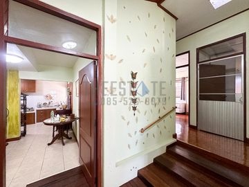 3 Bedroom House in the City for Sale near Wua Lai Walking Street
