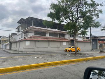 Casa de Alquiler o Venta en la Garzota