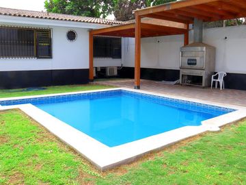 VENDO AMPLIA CASA CERCA AV. LOS FRUTALES – LA MOLINA