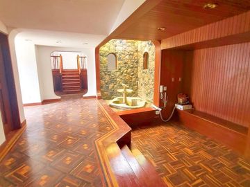 VENDO AMPLIA CASA CERCA AV. LOS FRUTALES – LA MOLINA