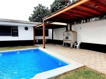 VENDO AMPLIA CASA CERCA AV. LOS FRUTALES – LA MOLINA