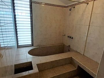 VENDO AMPLIA CASA CERCA AV. LOS FRUTALES – LA MOLINA