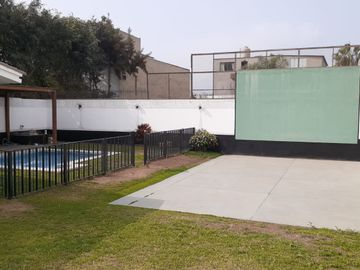 VENDO AMPLIA CASA CERCA AV. LOS FRUTALES – LA MOLINA