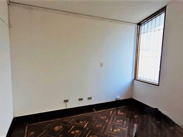 VENDO AMPLIA CASA CERCA AV. LOS FRUTALES – LA MOLINA