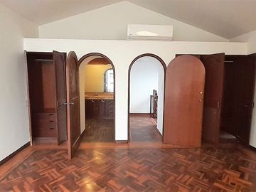 VENDO AMPLIA CASA CERCA AV. LOS FRUTALES – LA MOLINA