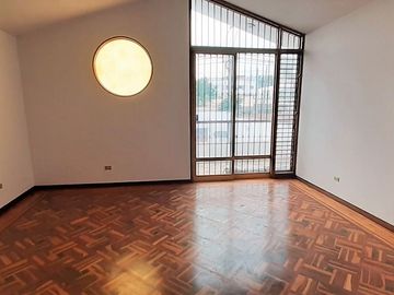 VENDO AMPLIA CASA CERCA AV. LOS FRUTALES – LA MOLINA
