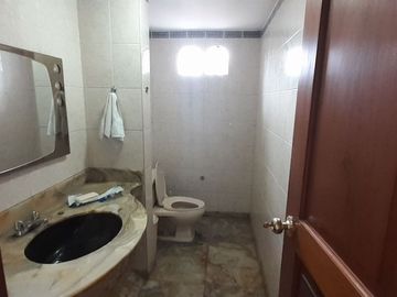 VENDO AMPLIA CASA CERCA AV. LOS FRUTALES – LA MOLINA
