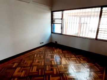 VENDO AMPLIA CASA CERCA AV. LOS FRUTALES – LA MOLINA