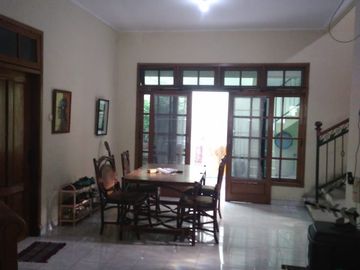 Rumah di Ketintang 2 Lantai Murah Siap Huni Dekat Raya  A Yani, Royal Plaza