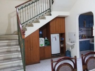 Rumah di Ketintang 2 Lantai Murah Siap Huni Dekat Raya  A Yani, Royal Plaza