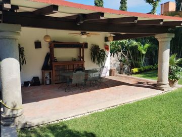 VENTA DE CASA SOLA ESTILO MEXICANO MODERNO EN PRIVADA CON VIGILANCIA EN BURGOS, TEMIXCO