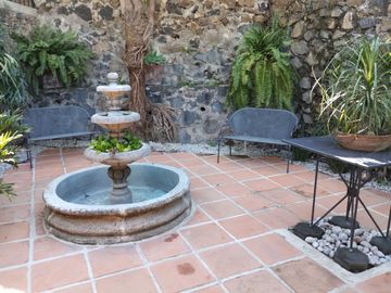 VENTA DE CASA SOLA ESTILO MEXICANO MODERNO EN PRIVADA CON VIGILANCIA EN BURGOS, TEMIXCO