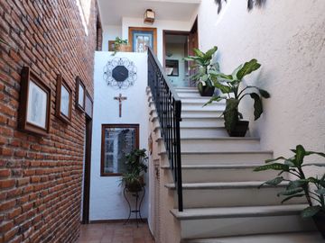 VENTA DE CASA SOLA ESTILO MEXICANO MODERNO EN PRIVADA CON VIGILANCIA EN BURGOS, TEMIXCO