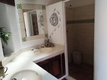 VENTA DE CASA SOLA ESTILO MEXICANO MODERNO EN PRIVADA CON VIGILANCIA EN BURGOS, TEMIXCO