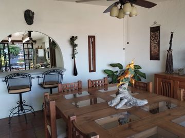 VENTA DE CASA SOLA ESTILO MEXICANO MODERNO EN PRIVADA CON VIGILANCIA EN BURGOS, TEMIXCO