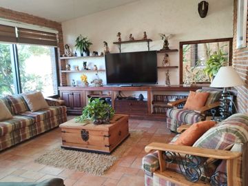 VENTA DE CASA SOLA ESTILO MEXICANO MODERNO EN PRIVADA CON VIGILANCIA EN BURGOS, TEMIXCO