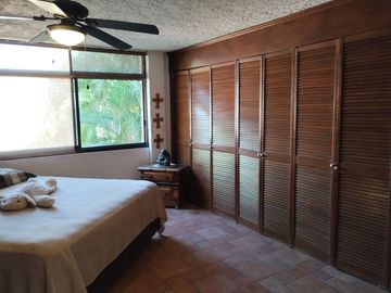 VENTA DE CASA SOLA ESTILO MEXICANO MODERNO EN PRIVADA CON VIGILANCIA EN BURGOS, TEMIXCO