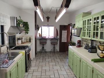 VENTA DE CASA SOLA ESTILO MEXICANO MODERNO EN PRIVADA CON VIGILANCIA EN BURGOS, TEMIXCO