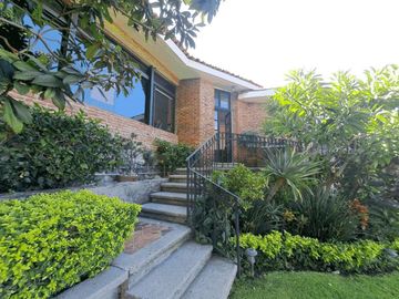 VENTA DE CASA SOLA ESTILO MEXICANO MODERNO EN PRIVADA CON VIGILANCIA EN BURGOS, TEMIXCO