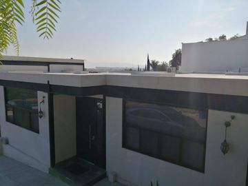 RENTA DE CASA DE UN NIVEL EN FRACCIONAMIENTO BALVANERA GOLF POLO & COUNTRY CLUB  QUERÉTARO
