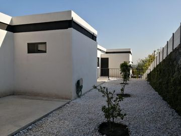 RENTA DE CASA DE UN NIVEL EN FRACCIONAMIENTO BALVANERA GOLF POLO & COUNTRY CLUB  QUERÉTARO