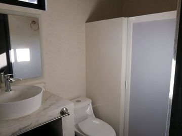 RENTA DE CASA DE UN NIVEL EN FRACCIONAMIENTO BALVANERA GOLF POLO & COUNTRY CLUB  QUERÉTARO