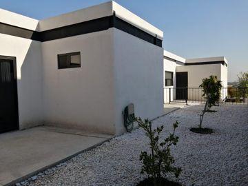 RENTA DE CASA DE UN NIVEL EN FRACCIONAMIENTO BALVANERA GOLF POLO & COUNTRY CLUB  QUERÉTARO