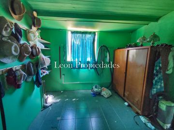 Leon Propiedades vende parcela plana con 2 casas en sector Cuyuncavi, Curacavi