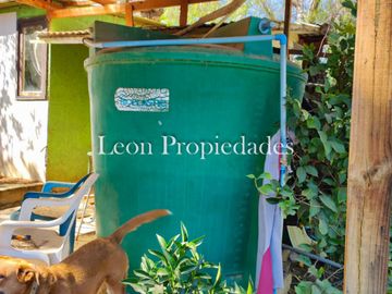 Leon Propiedades vende parcela plana con 2 casas en sector Cuyuncavi, Curacavi