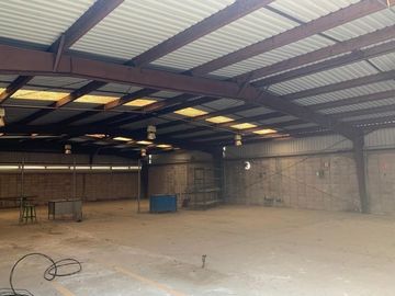 CASA EN VENTA EN TEPOTZOTLAN, ESTADO DE MÉXICO, INCLUYE NAVES INDUSTRIALES.