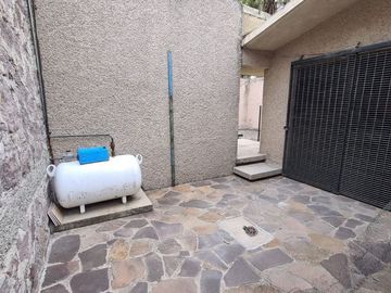 CASA EN VENTA EN TEPOTZOTLAN, ESTADO DE MÉXICO, INCLUYE NAVES INDUSTRIALES.