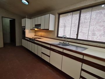 CASA EN VENTA EN TEPOTZOTLAN, ESTADO DE MÉXICO, INCLUYE NAVES INDUSTRIALES.