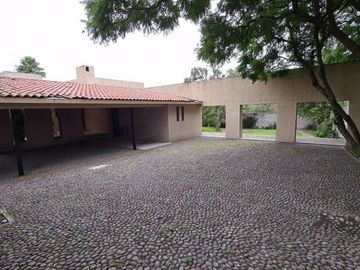 CASA EN VENTA EN TEPOTZOTLAN, ESTADO DE MÉXICO, INCLUYE NAVES INDUSTRIALES.