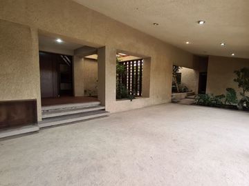 CASA EN VENTA EN TEPOTZOTLAN, ESTADO DE MÉXICO, INCLUYE NAVES INDUSTRIALES.