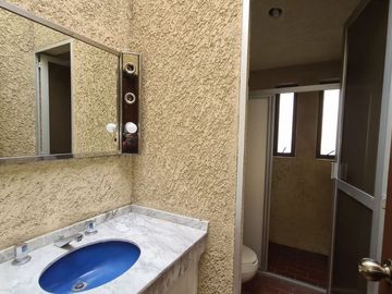 CASA EN VENTA EN TEPOTZOTLAN, ESTADO DE MÉXICO, INCLUYE NAVES INDUSTRIALES.